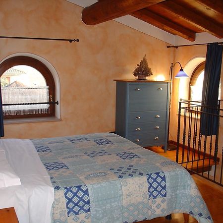 Agriturismo Gian Galeazzo Visconti Pensionat Valeggio sul Mincio Rum bild