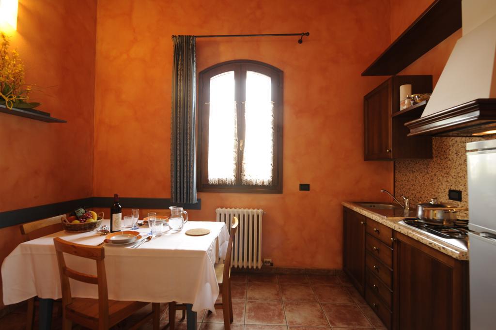 Agriturismo Gian Galeazzo Visconti Pensionat Valeggio sul Mincio Rum bild