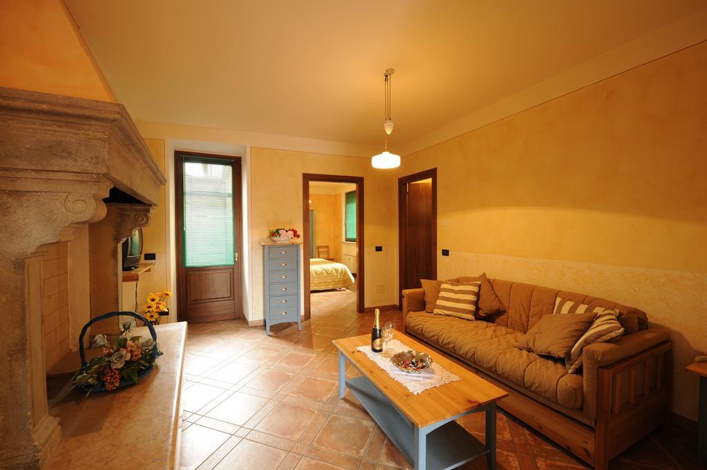 Agriturismo Gian Galeazzo Visconti Pensionat Valeggio sul Mincio Rum bild