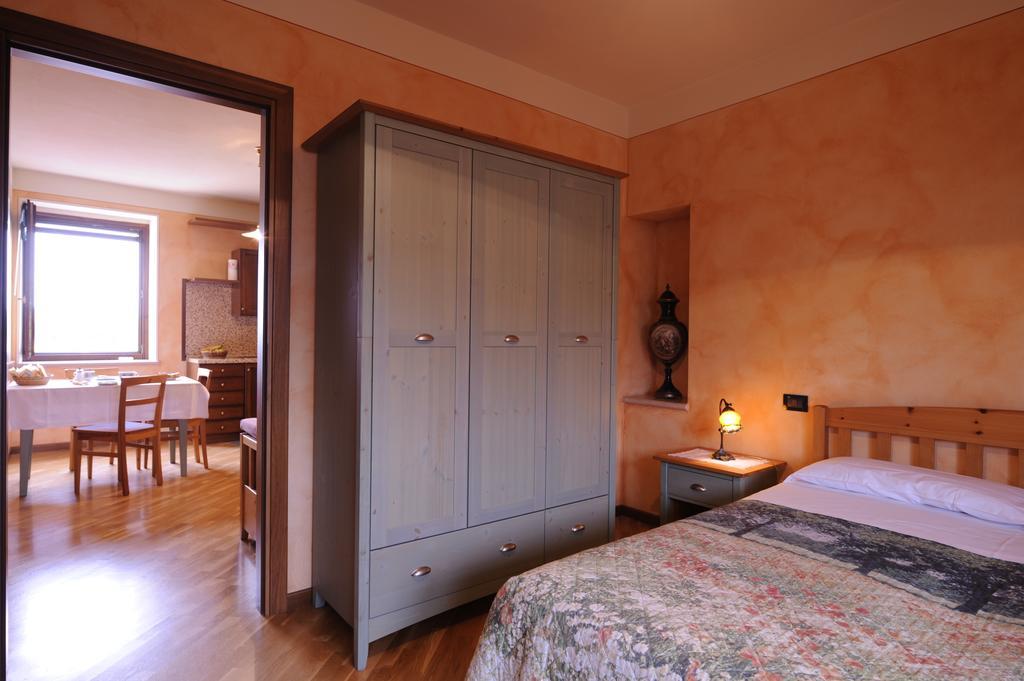 Agriturismo Gian Galeazzo Visconti Pensionat Valeggio sul Mincio Rum bild