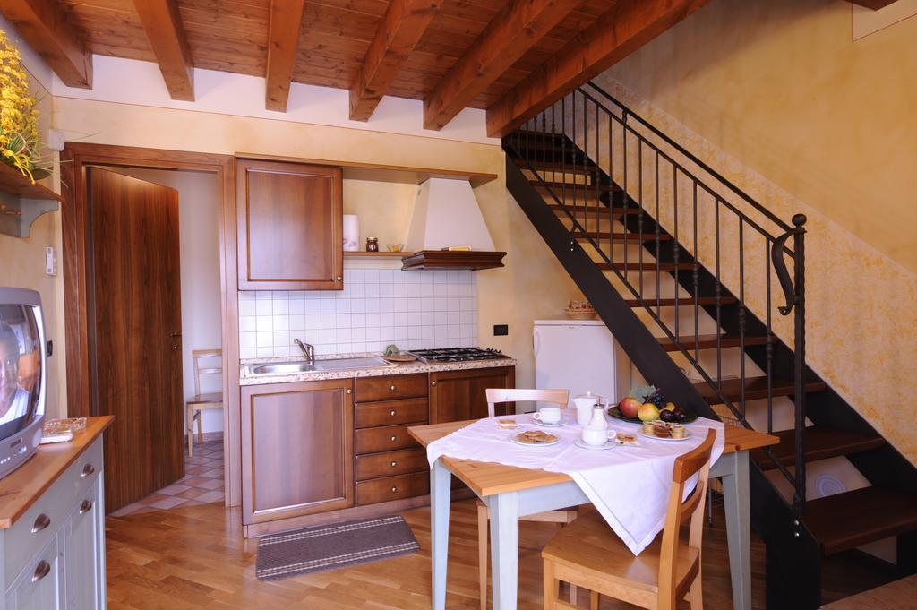 Agriturismo Gian Galeazzo Visconti Pensionat Valeggio sul Mincio Rum bild