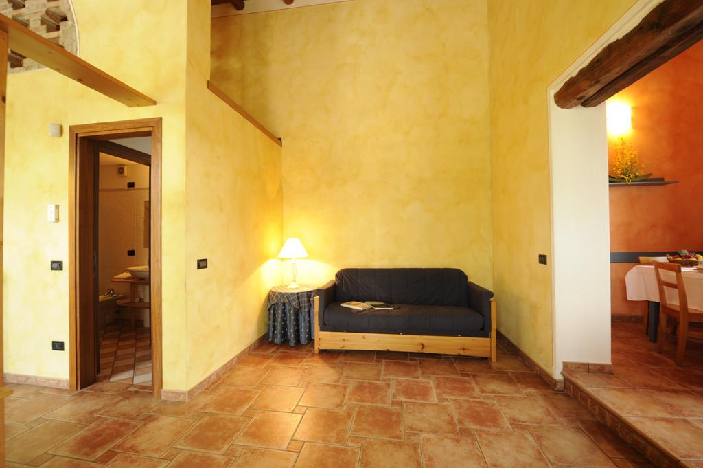 Agriturismo Gian Galeazzo Visconti Pensionat Valeggio sul Mincio Rum bild