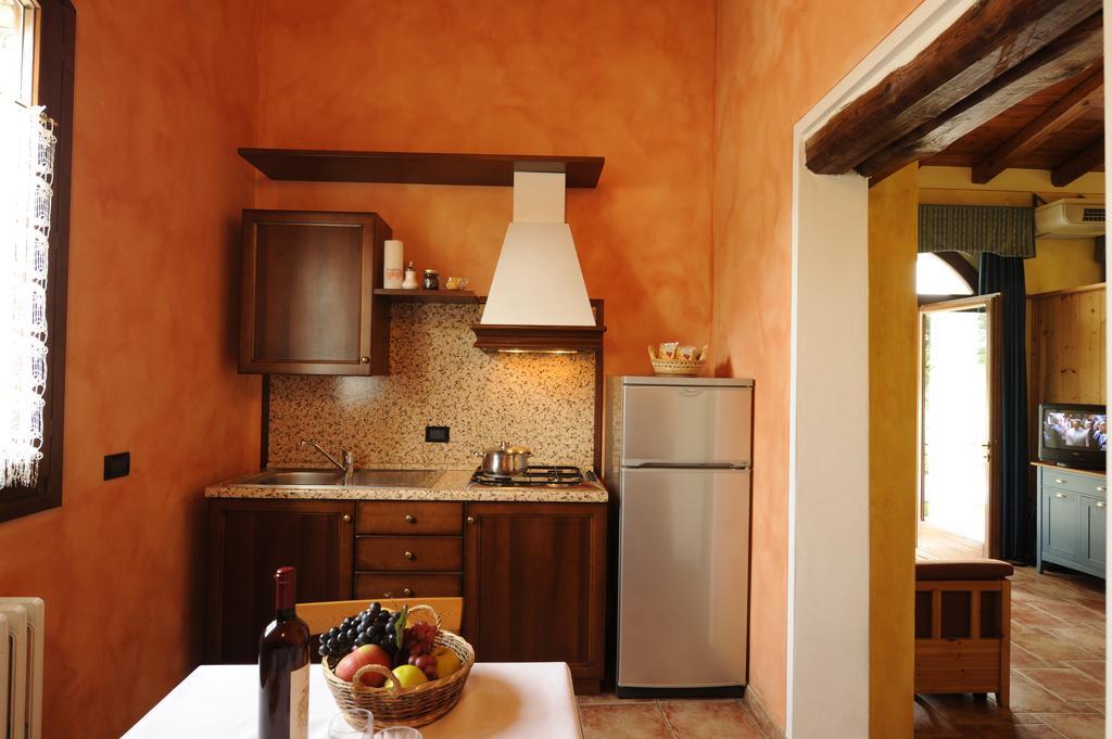 Agriturismo Gian Galeazzo Visconti Pensionat Valeggio sul Mincio Rum bild