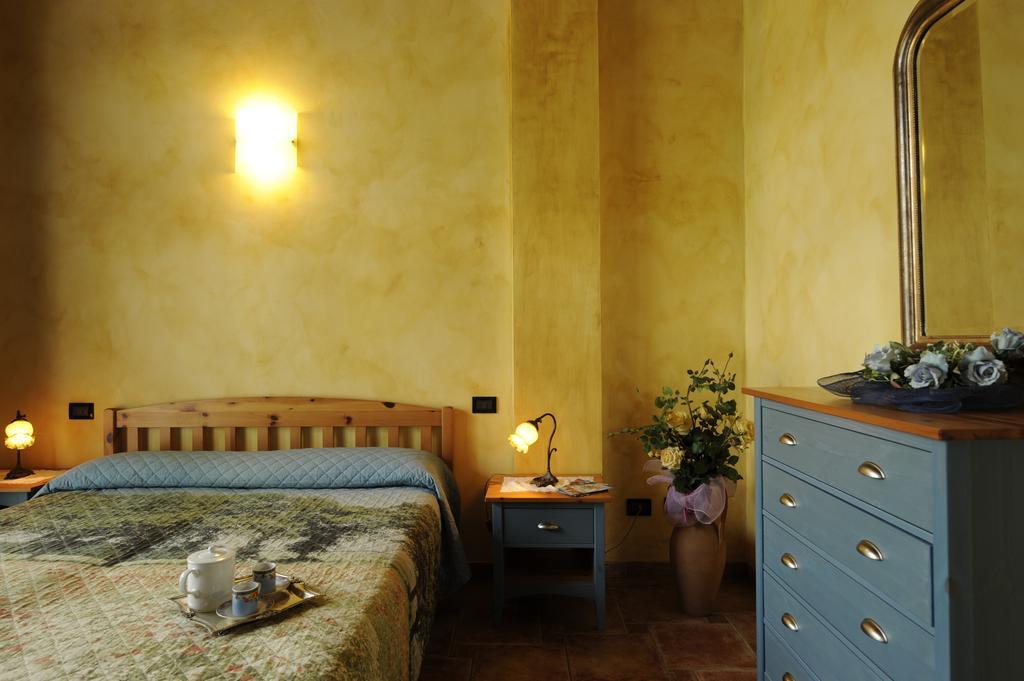 Agriturismo Gian Galeazzo Visconti Pensionat Valeggio sul Mincio Rum bild