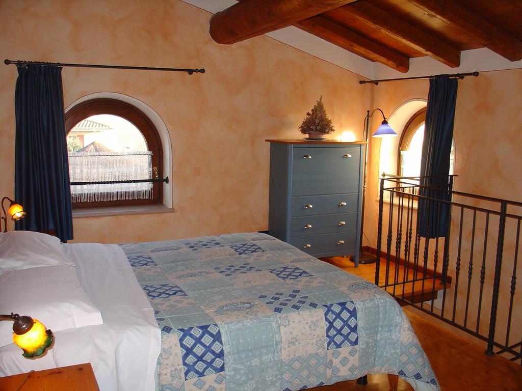 Agriturismo Gian Galeazzo Visconti Pensionat Valeggio sul Mincio Rum bild
